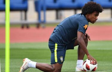 Willian unfazed by Barcelona rumours