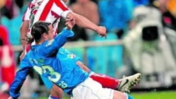 <b>SU PRIMER GOL. </b>Banega marca en el partido contra el Numancia en el Calderón.