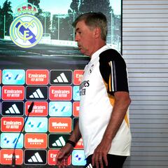 El sorprendente cambio de look de Carlo Ancelotti