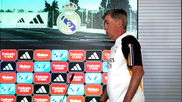 MADRID, 24/08/2023.- El t¨¦cnico del Real Madrid CF Carlo Ancelotti da una rueda de prensa tras el entrenamiento preparatorio del partido de ma?ana ante el RC Celta en la ciudad deportiva de Valdebebas, en Madrid este jueves. EFE/ Fernando Alvarado