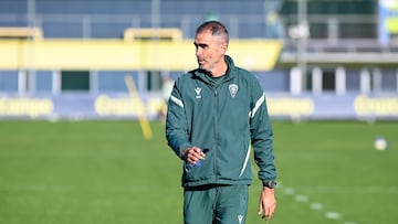 Gaizka Garitano en un entrenamiento semanal en la Ciudad Deportiva Bahía de Cádiz.