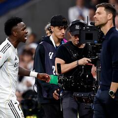 Vinicius la lía, Xabi avisa