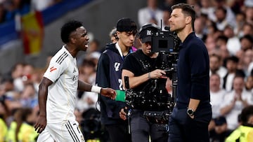 Enorme enfado de Vinicius al ser cambiado por Xabi Alonso en el minuto 71 y con 2-1 en el marcador.