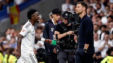 Enorme enfado de Vinicius al ser cambiado por Xabi Alonso en el minuto 71 y con 2-1 en el marcador.