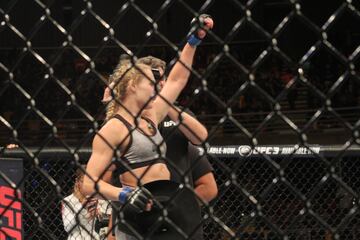 La única pelea femenina del UFC Chile que no terminó en knockout, enfrentó a la venezolana Verónica Macedo con la estadounidense Andrea Lee. La victoria de la norteamericana fue escogida como la mejor de la noche.