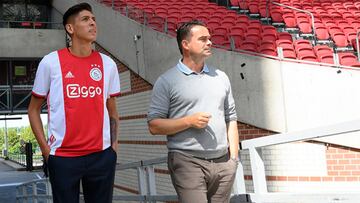 Edson Álvarez conociendo el Estadio del Ajax.
