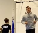 Kroos revienta TikTok junto a su hijo con este ejercicio de técnica: más de 2M de visitas