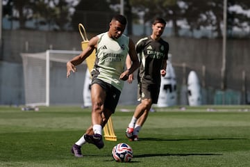 Kylian Mbappé durante el entrenamiento de esta mañana. 