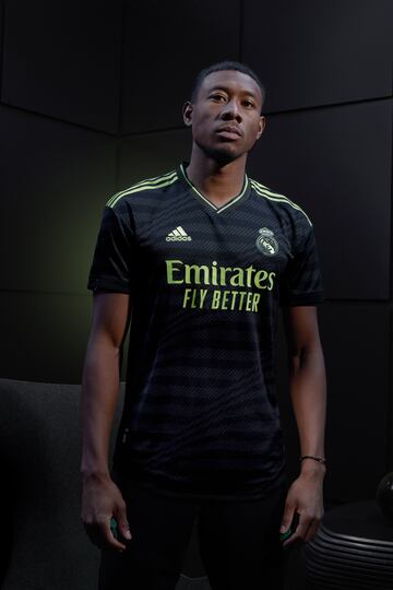 El Real Madrid junto a la marca deportiva han presentado la tercera equipación para la temporada 22/23. La camiseta está inspirada en la magia del Bernabéu.  El uniforme cuenta con tecnología HEAT.RDY para mantener a los jugadores frescos y secos, fabricado con materiales 100 % reciclados.