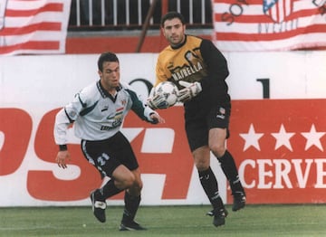 Fue el portero titular en la inolvidable temporada del doblete del Atlético (95-96), donde los rojiblancos, de la mano de Antic, ganaron títulos liguero y copero. Ganó el trofeo al portero menos goleado de Primera. Vino después de haber sido goleado por el Salamanca en una promoción de descenso con el Albacete, con el que descendió. Hizo historia en el Atlético por sus paradas, su tranquilidad y su dominio del balón con los pies. Fue internacional con España, pero tuvo que debutar como interior izquierdo.