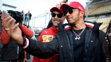 'Selfie' de Vettel y Hamilton en Shanghái.