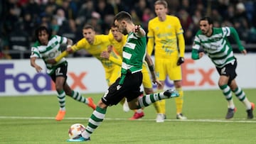 Soccer Football - Europa League Round of 32 First Leg - Astana vs Sporting CP - Astana Arena, Astana, Kazakhstan - February 15, 2018   Sporting&rsquo;s Bruno Fernandes scores their first goal from the penalty spot    REUTERS/Alexei Filippov