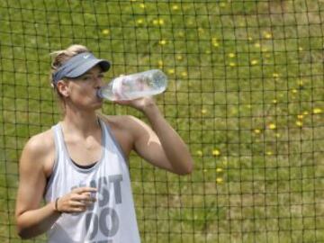 Imágenes del entrenamiento de Sharapova en Wimbledon