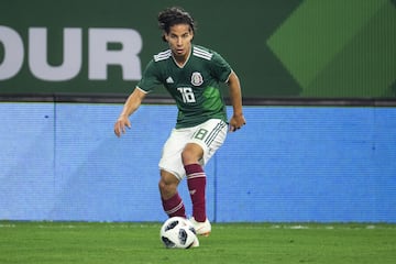 Lainez es una de las grandes promesas del fútbol mexicano con una interesante mezcla de velocidad y habilidad en el regate, convirtiéndose en un jugador muy atractivo para la afición. Su participación con el América, uno de los clubes más grandes de México, ha atraído las miradas hacia sus pies, incluidos los ojos de más de un club en Europa. 

Cuenta con 41 partidos oficiales con las Águilas, mismos en los que ha conseguido dos goles y tres asistencias. Su recorrido en la Selección Mexicana justo comenzó con su primera convocatoria y su primer partido contra Uruguay. Ante Estados Unidos, podría chocar con DeAndre Yedlin, un jugador con experiencia en el viejo continente. 