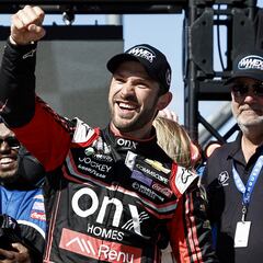 Daniel Suárez, primer mexicano que gana la Serie NASCAR