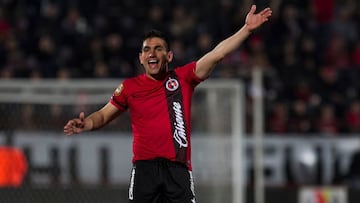 El exjugador de los Xolos de Tijuana, Raúl Enriquez, fue detenido después de intentar cruzar a dos personas en su camioneta en Estados Unidos.