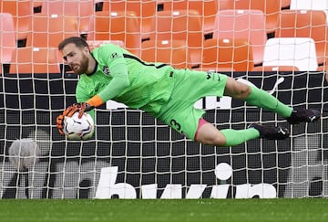 Cuando el Atl¨¦tico de Madrid fich¨® por 16 millones de euros a Jan Oblak en julio de 2014, el esloveno se convirti¨® en el guardameta m¨¢s caro de toda la Primera Divisi¨®n de Espa?a. La temporada pasada, levant¨® el t¨ªtulo de Liga con el equipo colchonero, y ha conseguido ser el Zamora de la Liga en cinco ocasiones. Ha logrado, entre otros t¨ªtulos, una Europa League, una Supercopa de Espa?a y una Supercopa de la UEFA. El arquero, de 28 a?os, ha sido nombrado Futbolista Esloveno del A?o en cinco de las seis ¨²ltimas ocasiones.