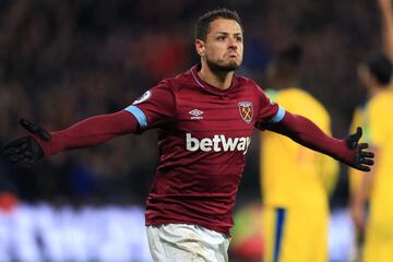 El 'Chicharito', así como Jiménez, también registra cuatro traspasos en su carrera, donde ha pasado por Chivas, Manchester United, Real Madrid, Bayer Leverkusen y actualmente West Ham United.