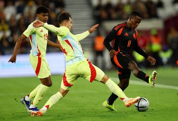 La Selección Colombia hizo historia al vencer por primera vez a la Selección de España. Daniel Muñoz fue el encargado de darle la victoria a la Tricolor al marcar el único gol del partido.