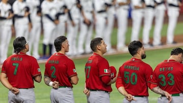 (L-R); Julio Urias N-7, Jarren Duran N.2, Javier Assad N-77 of Mexico during the game Japan vs Mexico, corresponding to the Semifinals of the 2023 World Baseball Classic, at LoanDepot Park, Miami, Florida, on March 20, 2023.
<br><br>
(I-D); Julio Urias N-7, Jarren Duran N.2, Javier Assad N-77 de Mexico durante el juego Japan vs Mexico, correspondiente a Semifinales del Clasico Mundial de Beisbol 2023, el el LoanDepot Park, Miami, Florida, el 20 de Marzo de 2023.