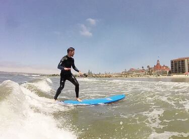 El nuevo entrenador del Real Madrid practicando surf.