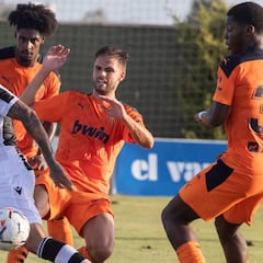 Los chicos de Gracia aguantaron a los hombres de Paco