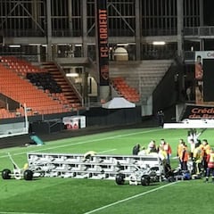 Un jardinero del Lorient fallece tras caerle un foco