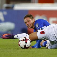 Albania suma y sigue para dominar el grupo de España