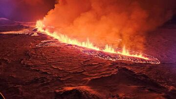 A volcano spews lava and smoke as it erupts in Grindavik, Iceland, December 18, 2023.  Civil Protection of Iceland/Handout via REUTERS    THIS IMAGE HAS BEEN SUPPLIED BY A THIRD PARTY. NO RESALES. NO ARCHIVES. MANDATORY CREDIT