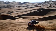 Al Attiyah con el Toyota en el Dakar.