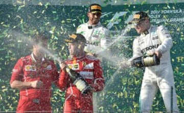 Sebastian Vettel gana en Melbourne por delnate de Lewis Hamilton segundo, y Valtteri Bottas tercero.