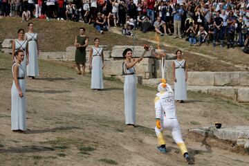 Se realizó la tradicional ceremonia en Olimpia. El primer deportista en portar la antorcha ha sido el griego Apostolos Aggelis.