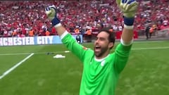 Penales y atajadas notables: el homenaje del City a Bravo