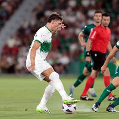 Losada saca petróleo ante un Elche frustrado