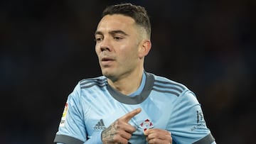 Iago Aspas se&ntilde;ala el escudo del Celta tras marcar ante el Mallorca.