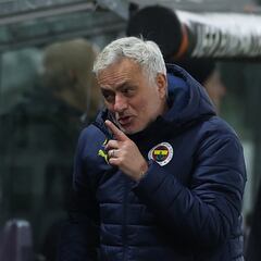 Mourinho: “Los del banquillo del Galatasaray saltaban como monos”