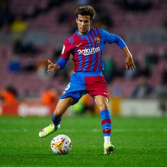 When will Riqui Puig make his debut with the LA Galaxy?