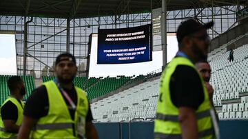 Stadium stewards stand by as a giant screen informs about the match's interruption following incidents in the men's group B football match between Argentina and Morocco during the Paris 2024 Olympic Games at the Geoffroy-Guichard Stadium in Saint-Etienne on July 24, 2024. (Photo by Arnaud FINISTRE / AFP)