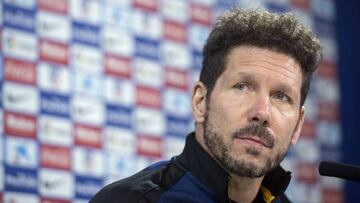 GRA349. MAJADAHONDA (MADRID), 06/02/2017.- El entrenador del Atlético de Madrid Diego Simeone durante la rueda de prensa previa al entrenamiento del equipo para el partido de vuelta de las semifinales de la Copa del Rey contra el Barcelona que se disputa mañana en el Camp Nou. EFE/Fernando Villar