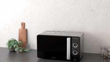 Este microondas de 20 litros que calienta y descongela tiene un 24% de descuento