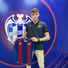 El Levante renueva al portero Primo, que debutó a los 17 años en Primera