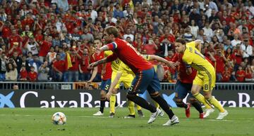1-0. Sergio Ramos marcó el primer gol de penalti.