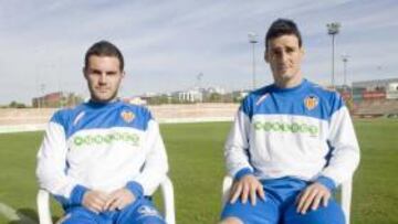 <b>COMPENETRADOS.</b> Mata y Aduriz fueron los protagonistas de la victoria contra el Logroñés.