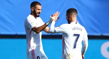 Benzema felicita a Hazard por su gol al Huesca, la conexión es total.