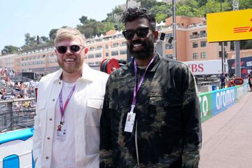 Romesh Ranganathan,y Rob Beckett durante el Gran Premio de Mónaco de la Fórmula 1.