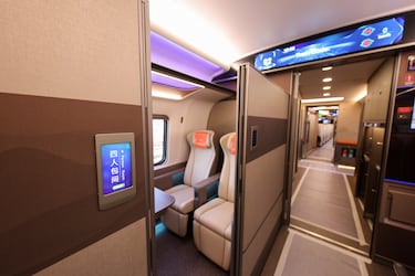 Even with the higher speeds — which typically generate more noise — the cabin is 2 decibels quieter, thanks to new insulation and vibration‑reduction techniques.