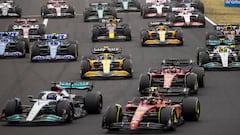 BUDAPEST - George Russell (63) with the Mercedes W13, Carlos Sainz (55) with the Ferrari, Max Verstappen (1) with the Oracle Red Bull Racing RB18 Honda and other drivers during the start of the Hungarian Grand Prix at the Hungaroring Circuit on July 31, 2022 in Budapest, Hungary. (Photo by Arpad Kurucz/Anadolu Agency via Getty Images)