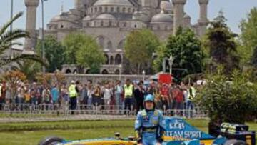 <B>SATISFECHO. </B>Alonso está feliz con el desarrollo de la temporada.