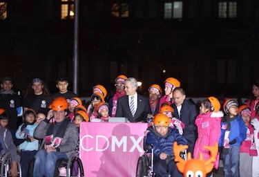 ¡Ya puedes asistir a la pista de hielo del Zócalo de la CDMX!