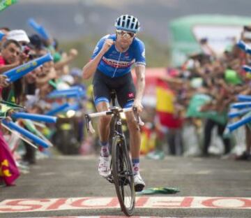 Ryder Hesjedal entrando en meta. 